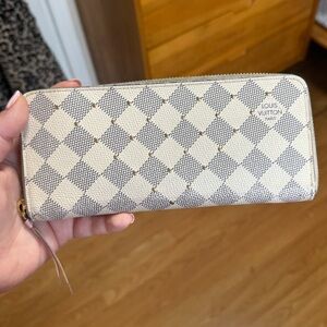 Louis Vuitton Damier Azur Portefeuille Clemence Studs
Long Wallet Rose Ballerine